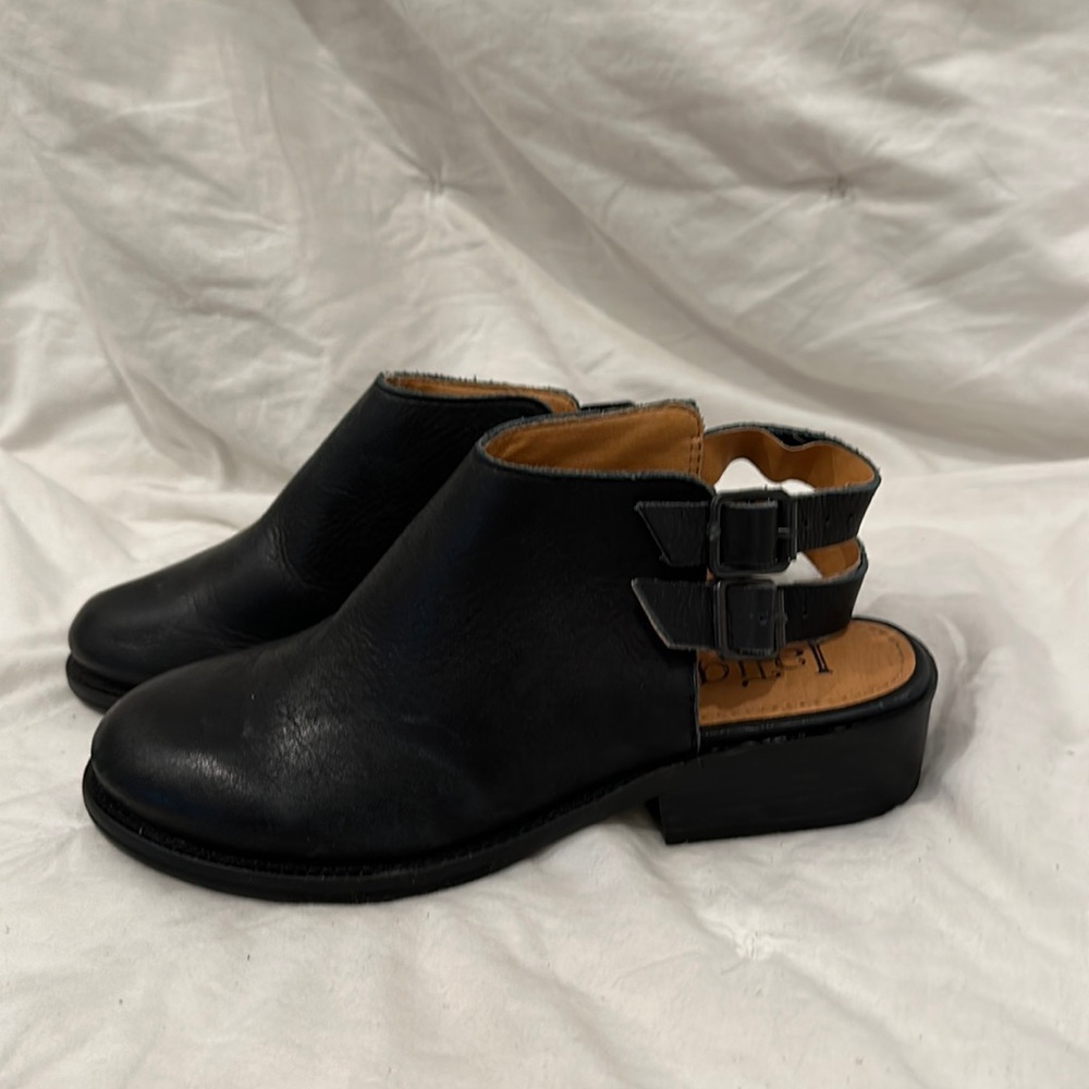 Latigo summer flats! Leather black